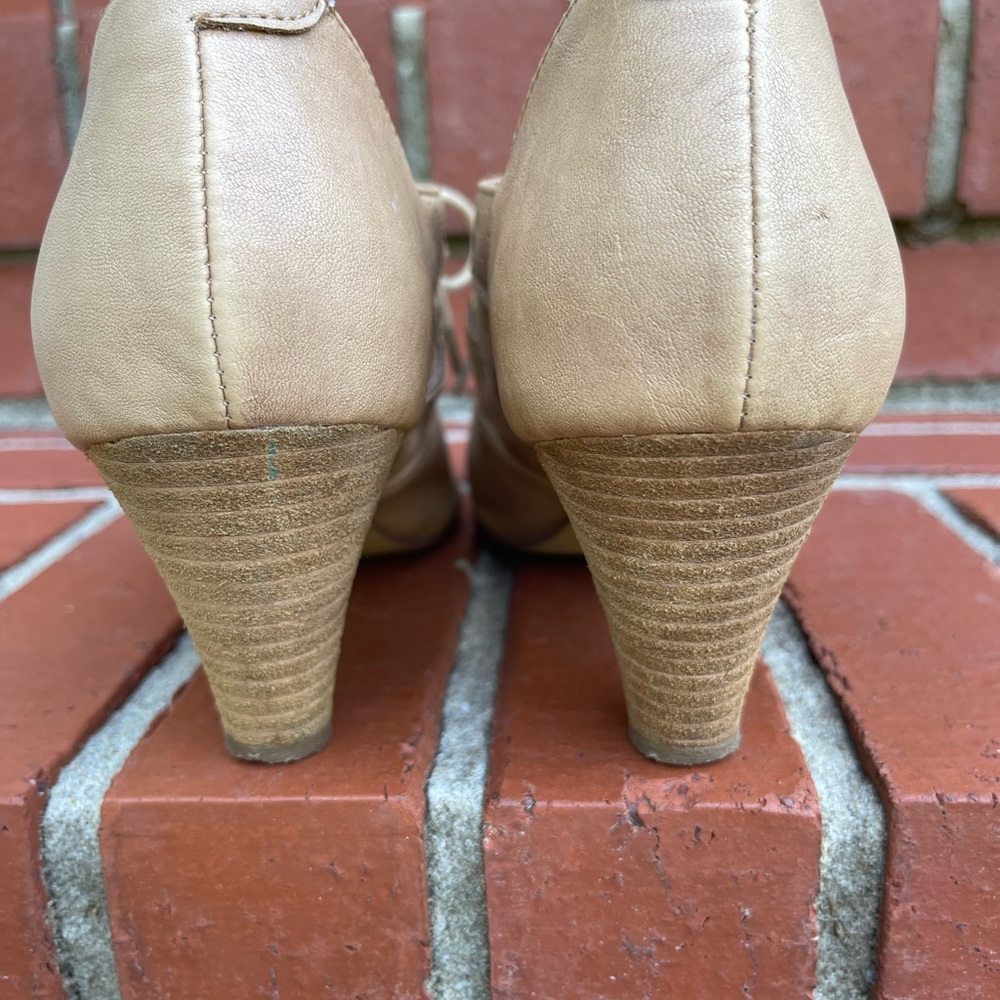 Chelsea Crew tan vintage style heels - Picture 4 of 6